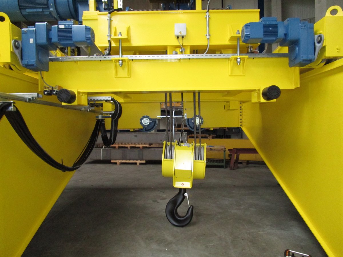 Zweiträger-Brückenkran mit Seilzug aus dem Kranbau von Erich Schäfer
